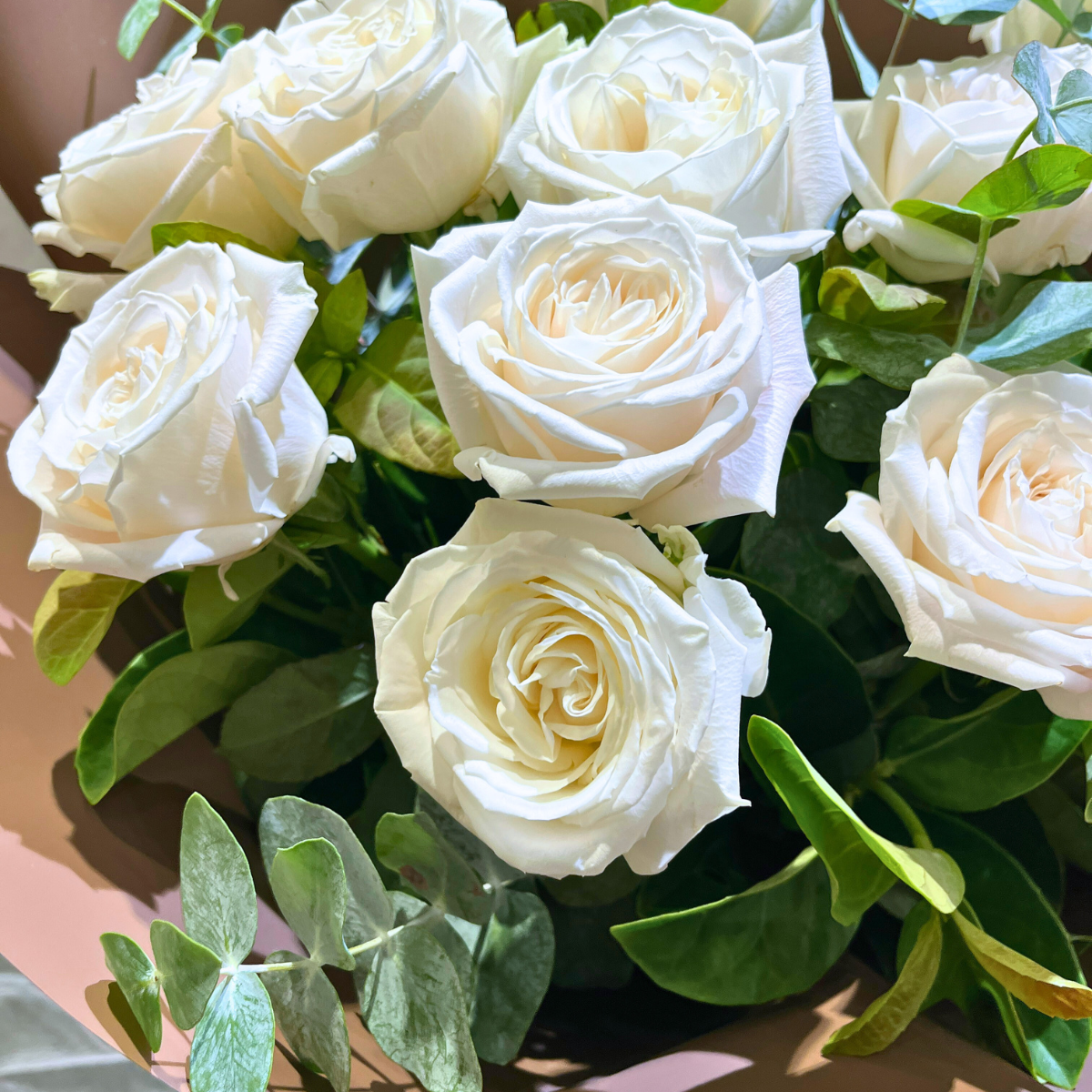 12 White Roses Bouquet