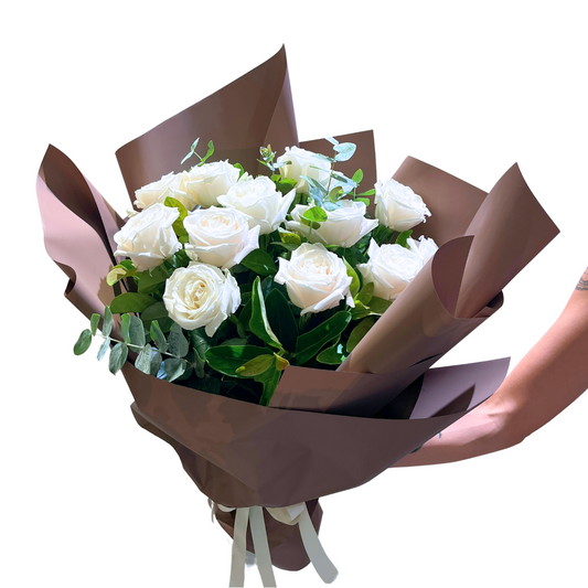 12 White Roses Bouquet